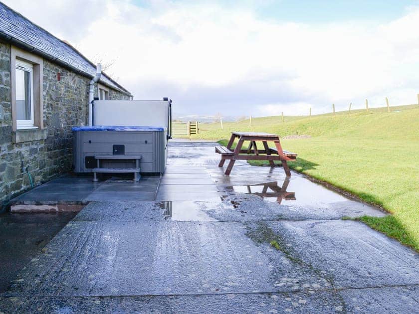 Hot tub | High Kirkland Holiday Cottages: The Byre - High Kirkland Holiday Cottages, Kirkcudbright