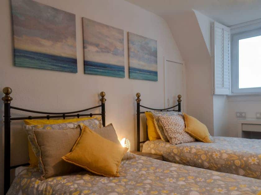 Twin bedroom | Seaview Cottage, Ellenabeich, near Oban