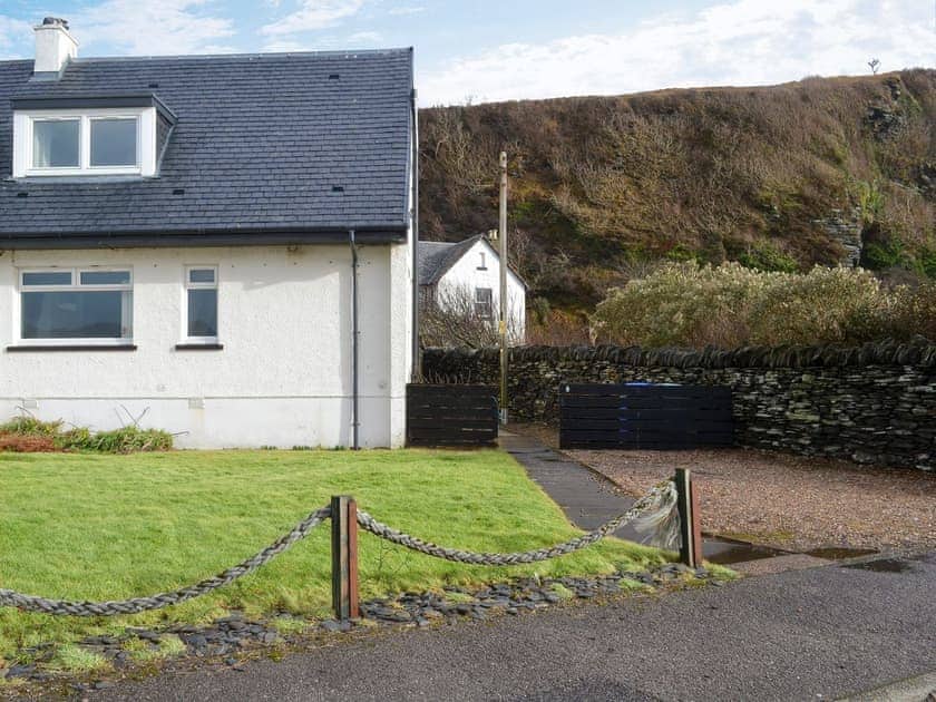 Private parking for 2 cars | Seaview Cottage, Ellenabeich, near Oban