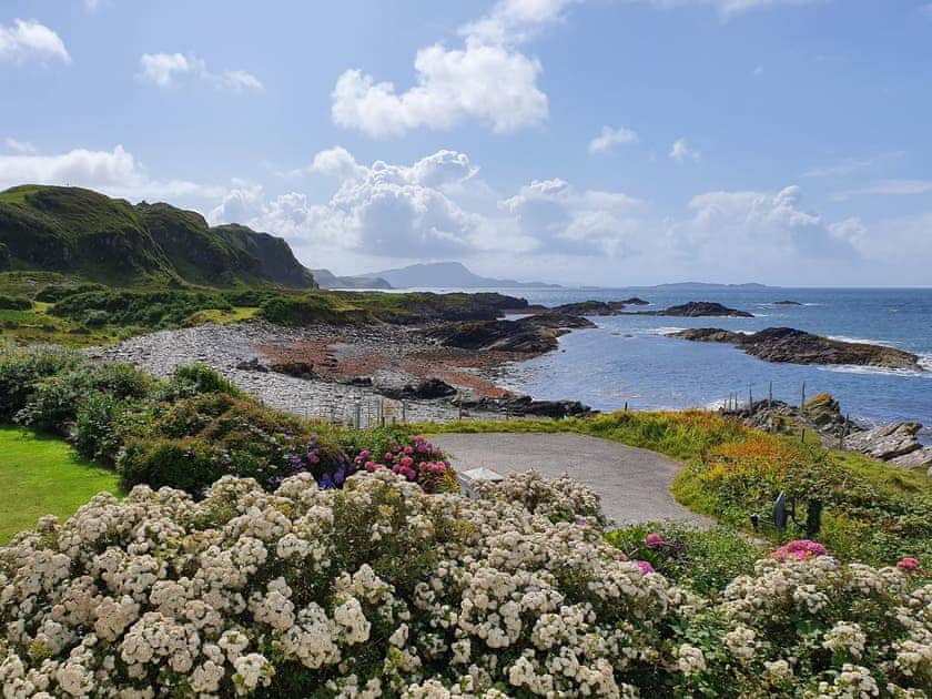 Situated close to the beautiful shoreline | Seaview Cottage, Ellenabeich, near Oban