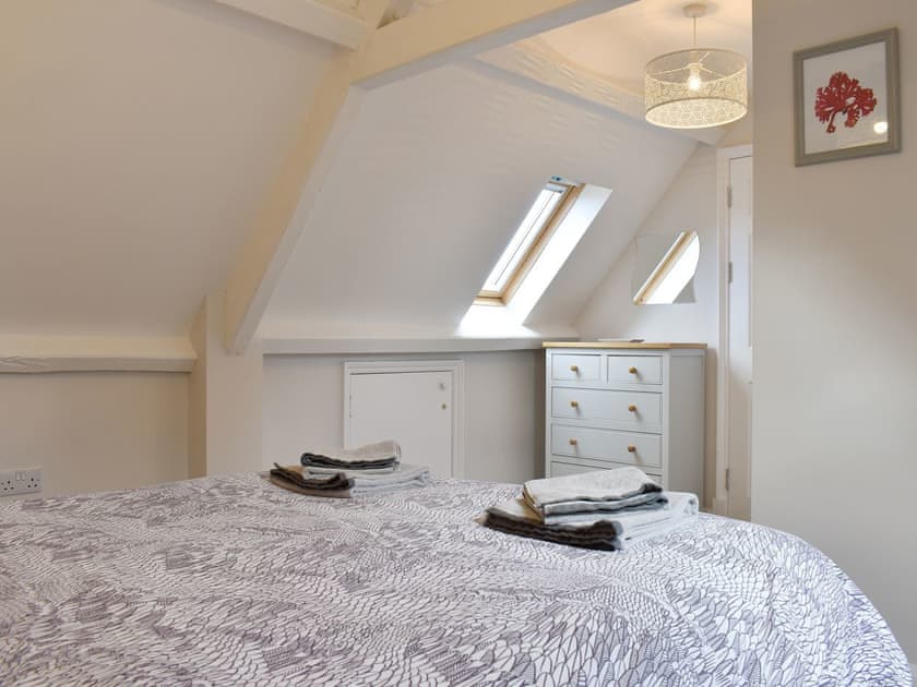 Peaceful en-suite master bedroom | Flowergate House, Whitby