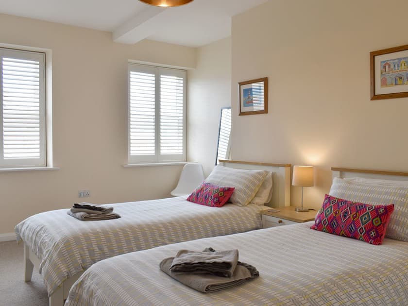 Comfortable twin bedroom | Flowergate House, Whitby