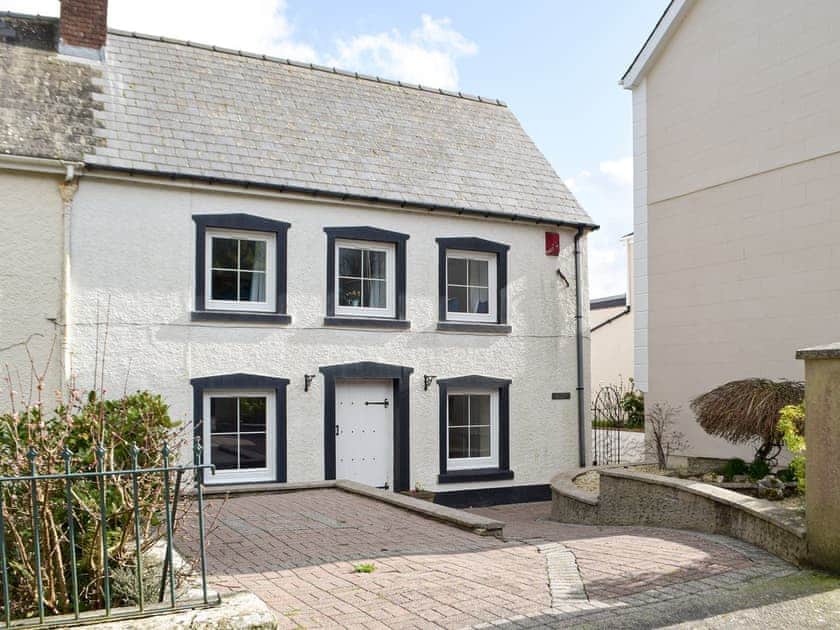 Exterior | Can-Y-Mor - Victoria House Apartments, Llansteffan, near Carmarthen