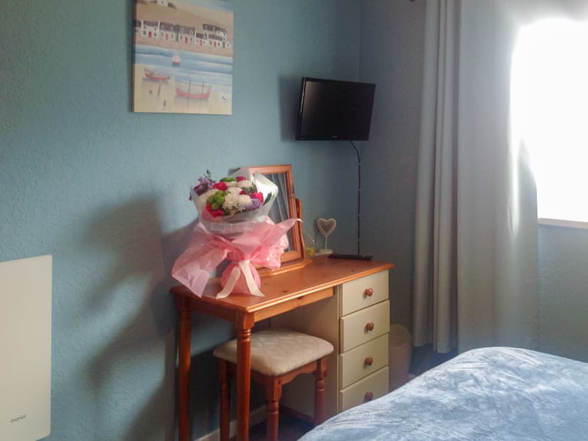 Super King-size bedroom.   | Waters Edge, Portreath