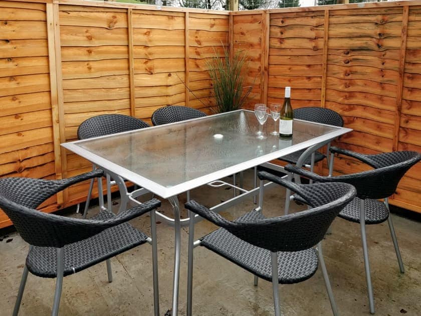 Sitting-out-area | Rosie’s Cottage, Near Lochwinnoch