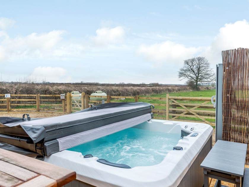 Inviting hot tub with amazing views | Fairchild’s Barn - Fairchilds, Caldecott, near Uppingham