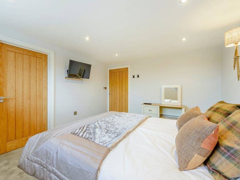 Relaxing double bedroom | Fairchild’s Barn - Fairchilds, Caldecott, near Uppingham