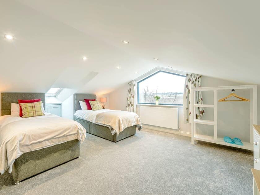 Spacious twin bedroom | Fairchild’s Barn - Fairchilds, Caldecott, near Uppingham