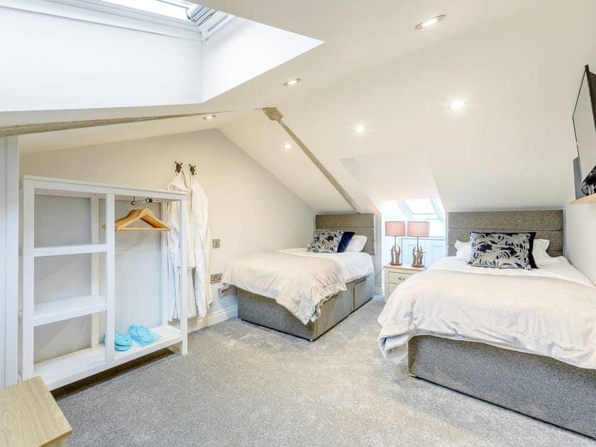 Delightful twin bedroom | Fairchild’s Barn - Fairchilds, Caldecott, near Uppingham