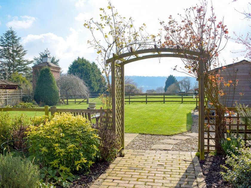 Pretty garden and grounds | Meadow View, Harley, near Much Wenlock