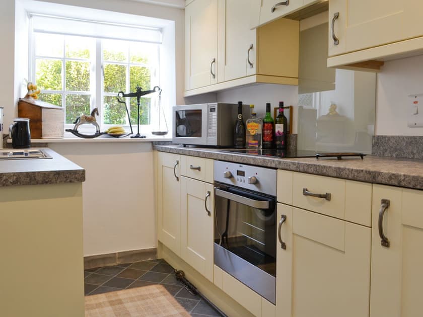 Well-equipped fitted kitchen | Toad Hall, Helmsley