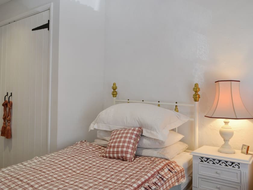 Comfortable twin bedroom | Toad Hall, Helmsley