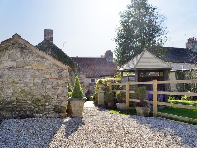 Gravelled patio area | Toad Hall, Helmsley