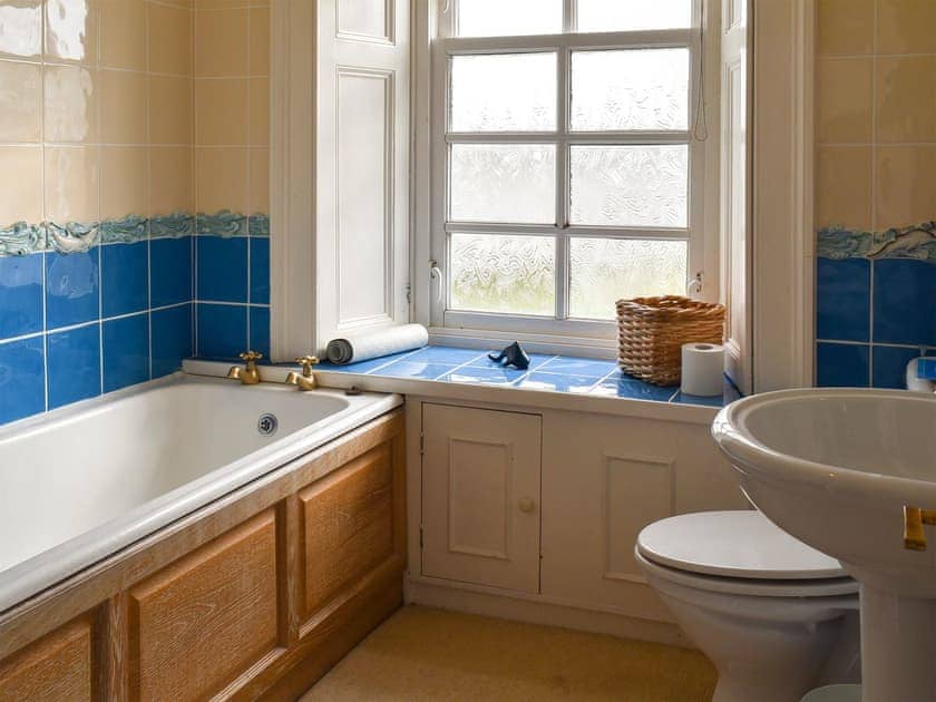 Bathroom | St Abbs - Lighthouse Retreat - St Abbs Lighthouse Cottages, St Abbs Head