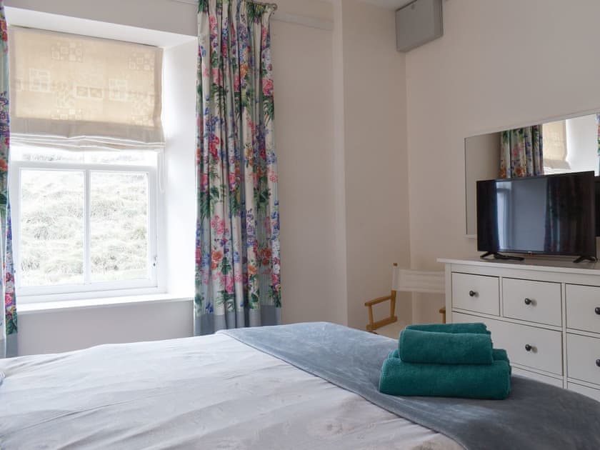 Stylish double bedroom | St Abbs - Lightkeepers Cottage - St Abbs Lighthouse Cottages, St Abbs Head
