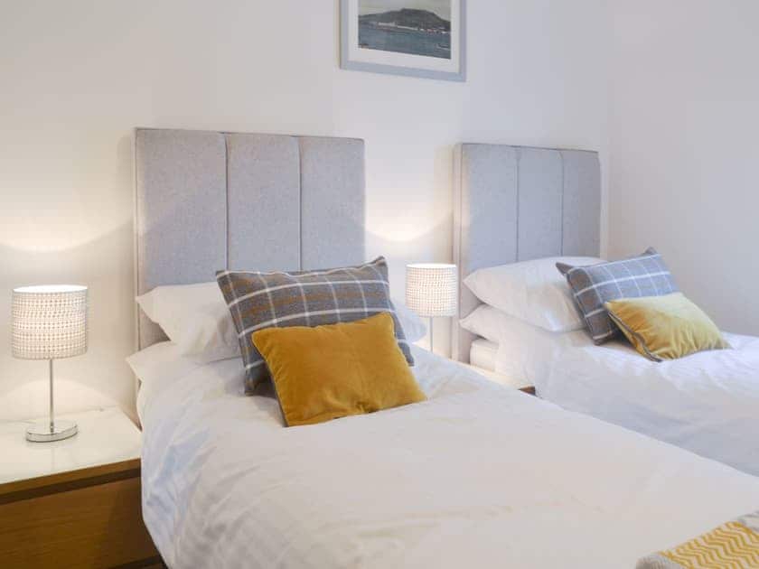 Bedroom with twin single beds | Torlochan, Oban