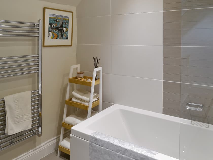 Family bathroom with shower over bath | Wagtail Cottage, Lesbury, near Alnwick