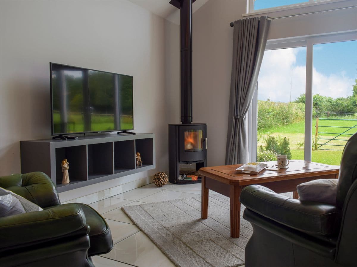 Bumble Lodge - Holiday Lodge in Central England - Image 2