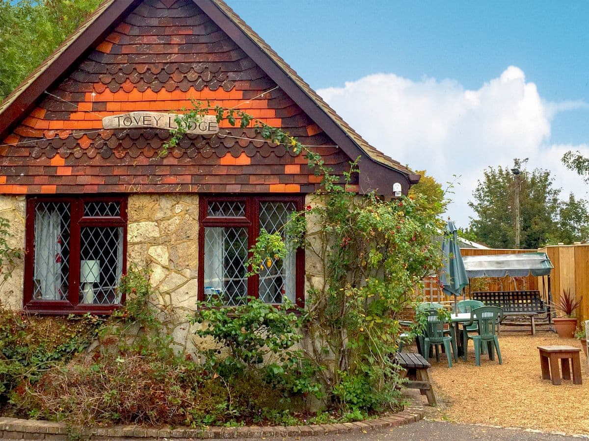 Tovey Lodge - Holiday lodge in Southern England - Image 1