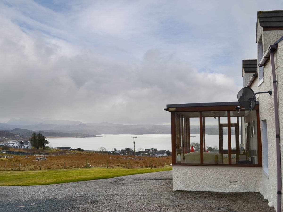 Hillside holiday cottage near Ullapool and Assynt
