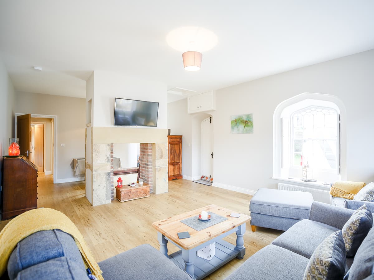 Glebelands Lodge - Image 2