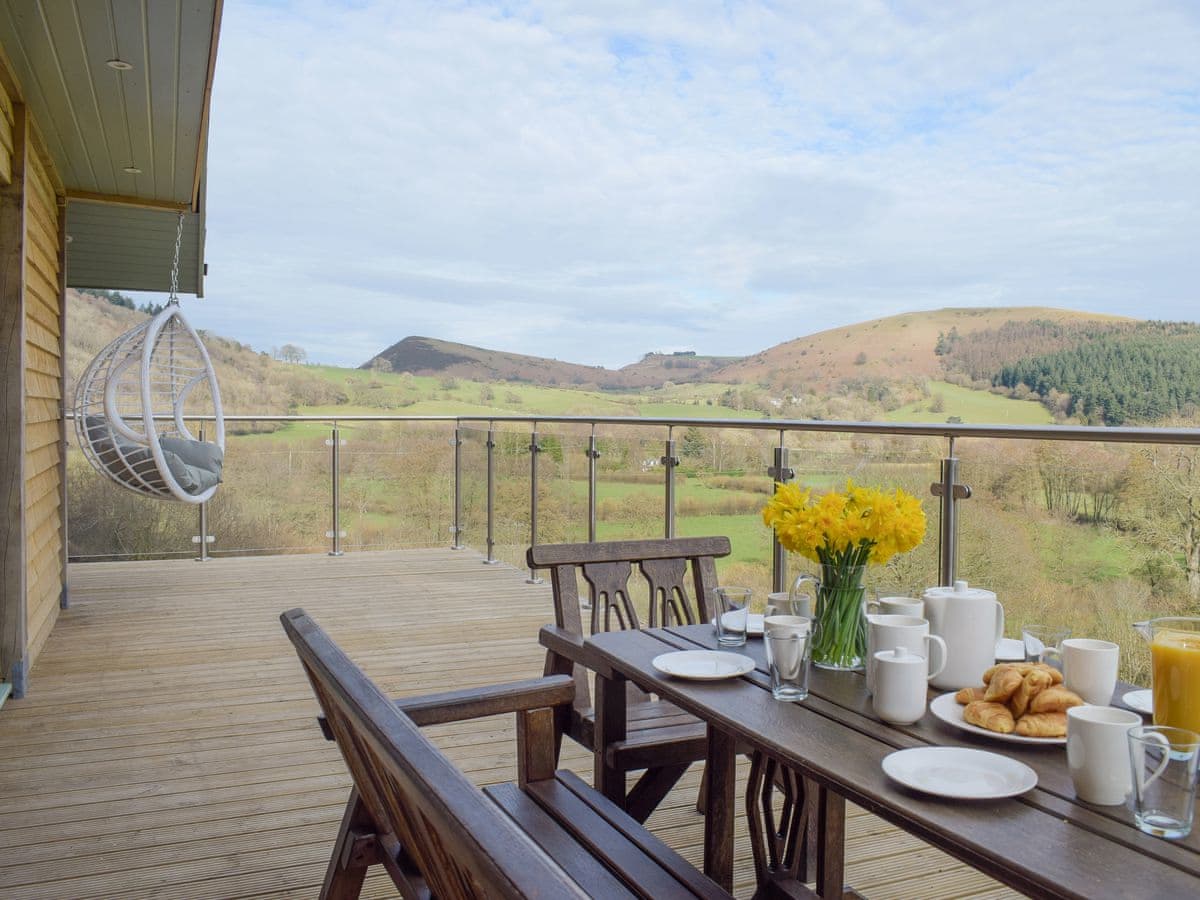 Acre Luxury Lodges - Red Kite Lodge - Image 3