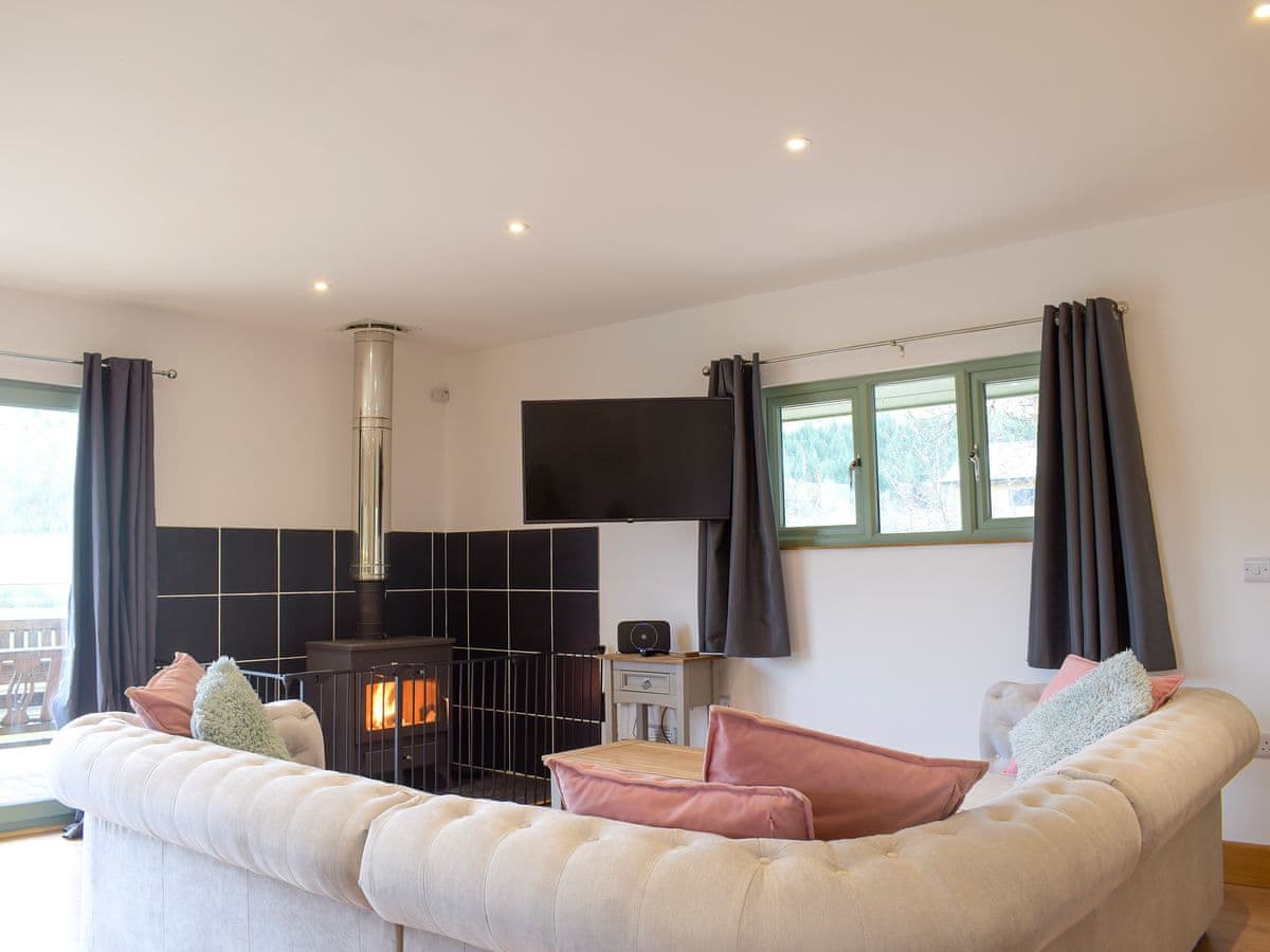 Acre Luxury Lodges - Red Kite Lodge - Image 5