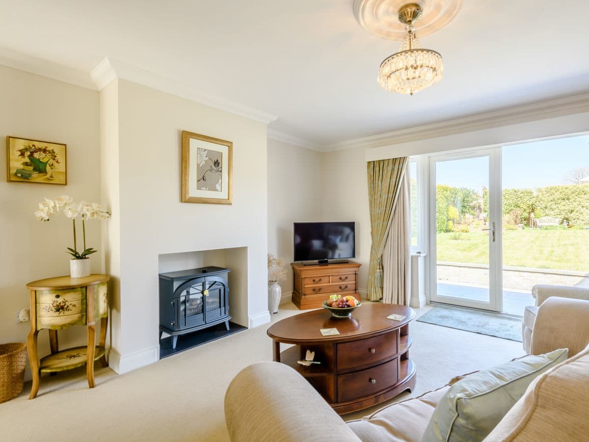 Holly Lodge - Holiday lodge in East Anglia - Image 3