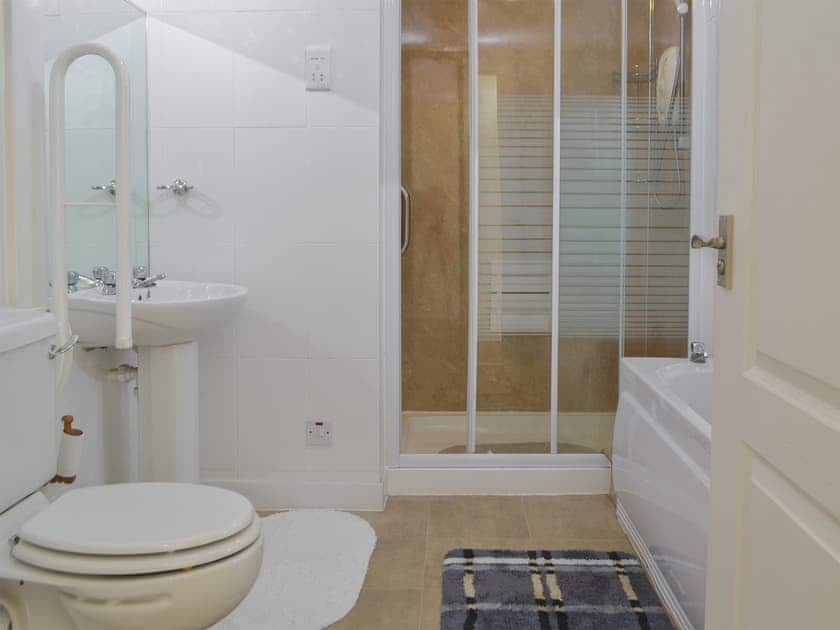 Bathroom with separate shower | Dolphin View - Scott Holiday Cottages, Portknockie