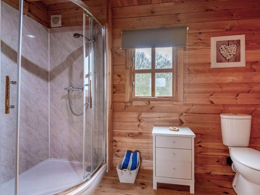 Shower room with cubicle and heated rail | Dukes Wood - Readyfields Farm, Caunton, near Newark