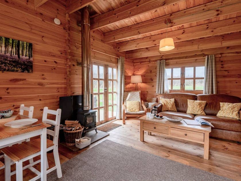 Lovely high-ceilinged open plan living area | Dukes Wood - Readyfields Farm, Caunton, near Newark