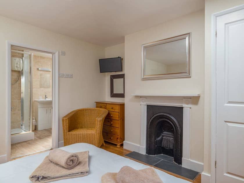 Feature fireplace within en-suite double bedroom | Ashcombe - Endeavour - Ashcombe , Ashcombe, near Teignmouth