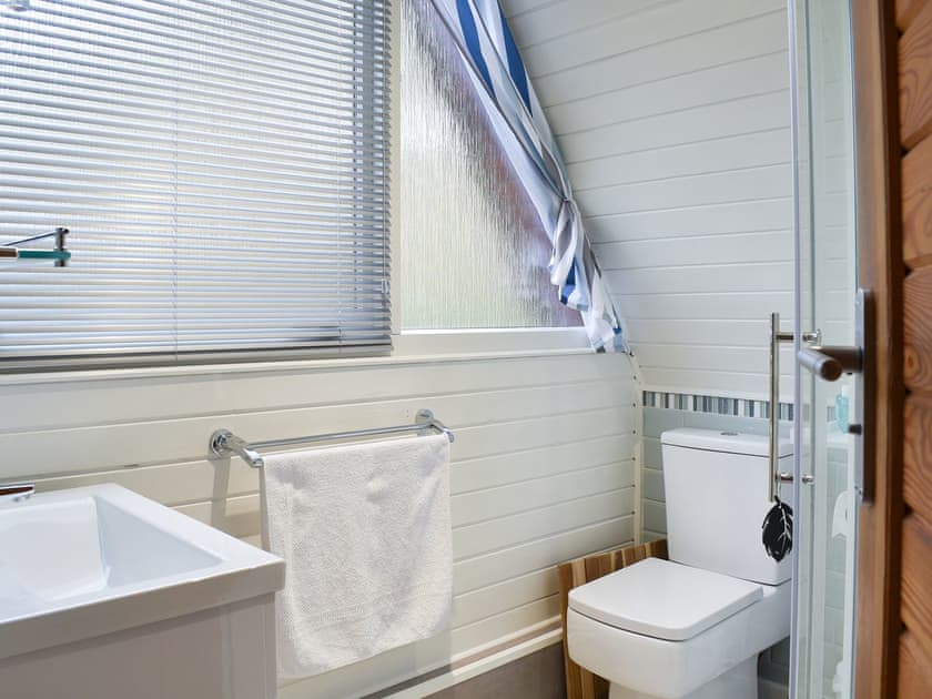 Family bathroom | Bracken Lodge, Weybourne, near Sheringham