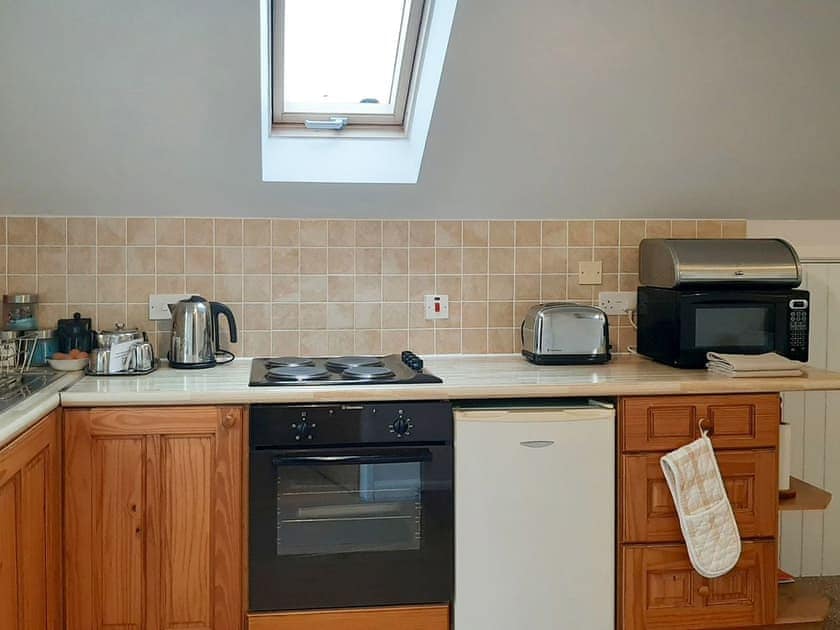 Well equipped kitchen | Forge Cottage - Longmeadow Farm, Shaldon, near Teignmouth