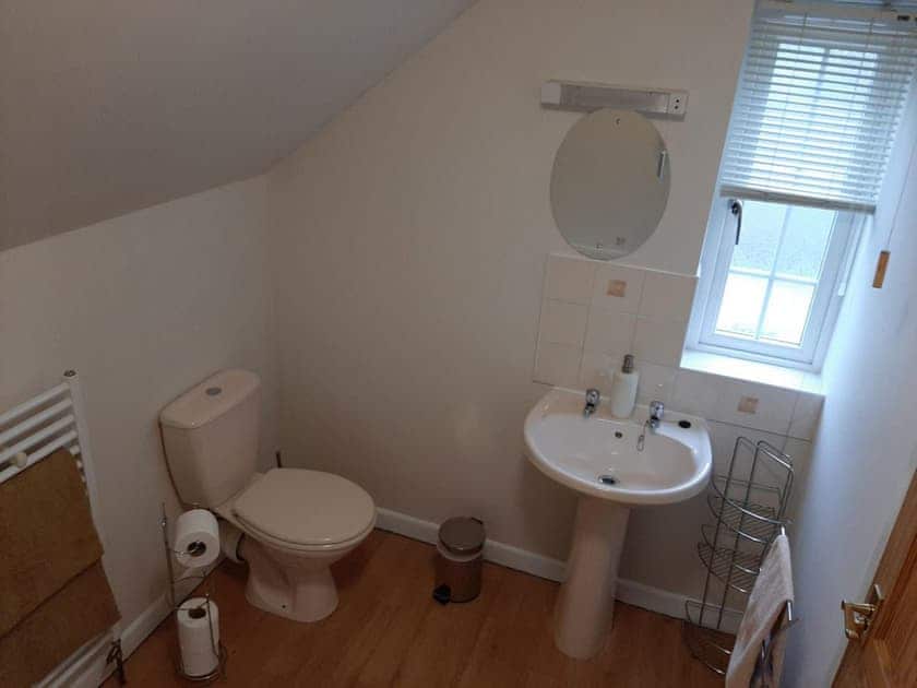 Spacious bathroom | Forge Cottage - Longmeadow Farm, Shaldon, near Teignmouth