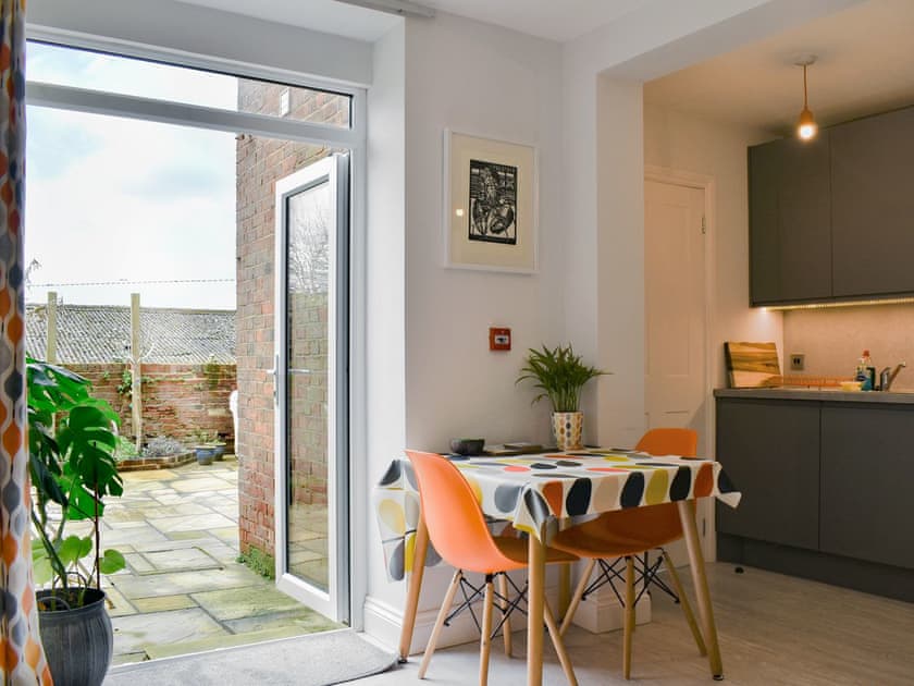 Light and airy open plan living space | The Garden Flat, St Leonards-on-Sea, near Hastings