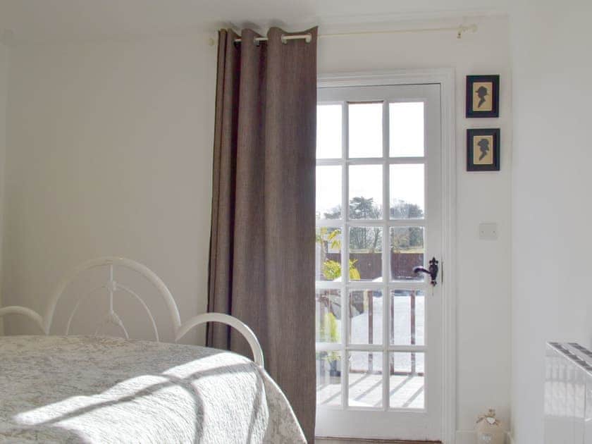 Double bedroom | Fern Lodge - Sandbank Lodges, Melbourne, near Derby