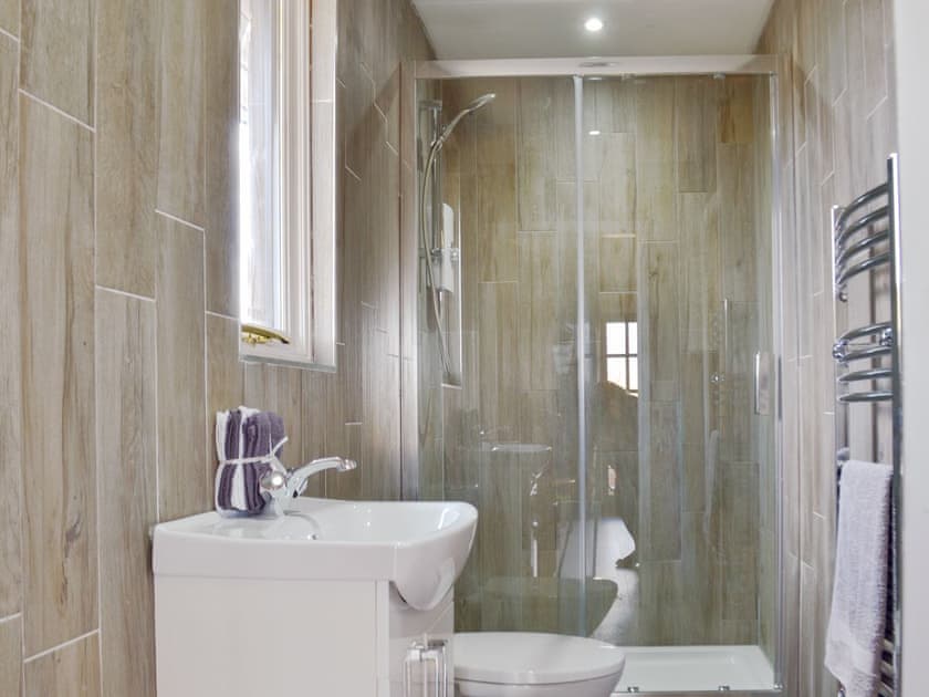 Shower room | Fern Lodge - Sandbank Lodges, Melbourne, near Derby