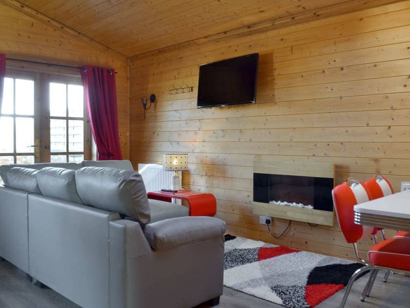 Living room/dining room | Baytree Lodge - Sandbank Lodges, Melbourne, near Derby