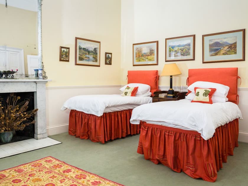 Well presented twin bedroom | Lauderdale Apartment - Kinnaird Castle, Brechin