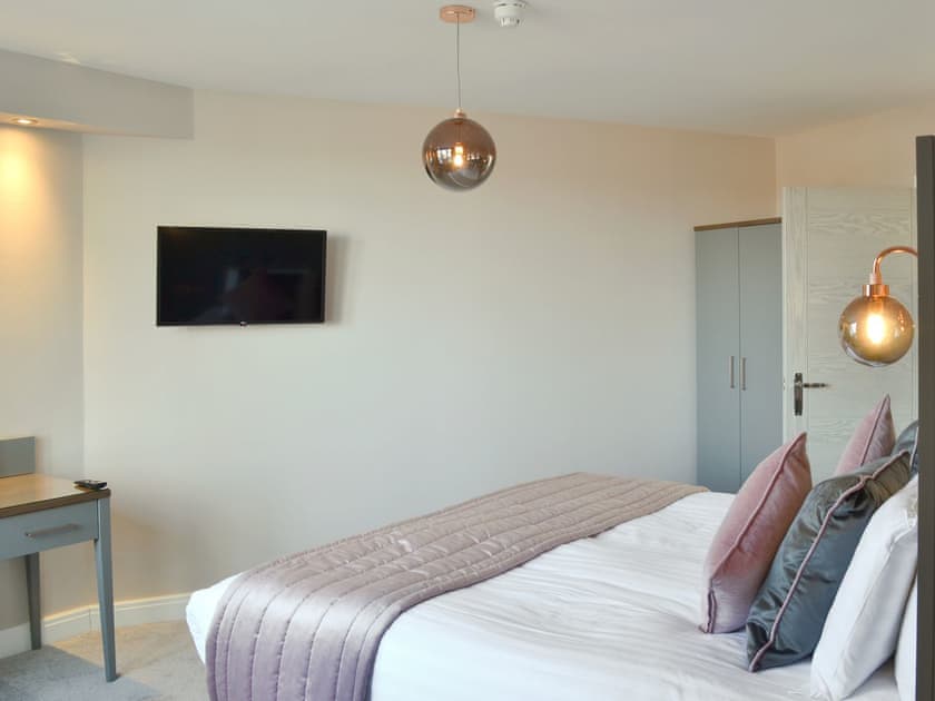 Well presented double bedroom with en-suite | Crows Nest, Bridlington