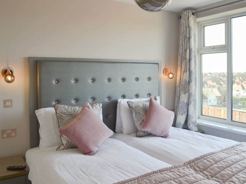 Comfy bedroom with en-suite | Crows Nest, Bridlington