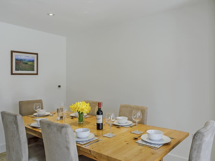 Attractive dining room | Cunliffe Cottage, Hathersage