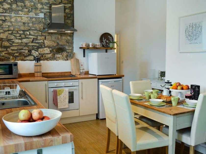 Inviting kitchen/dining room | Meadowside Forge, Ashwater, near Beaworthy