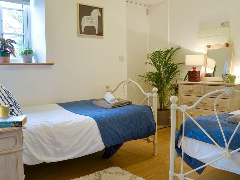 Comfortable twin bedroom | Meadowside Forge, Ashwater, near Beaworthy