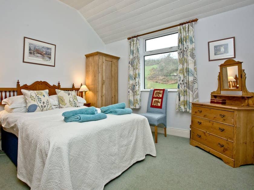Comfortable double bedroom | Miller’s Thumb - Tuckenhay Mill, Bow Creek, between Dartmouth and Totnes