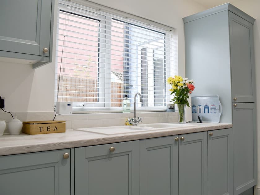 Stylish well equipped kitchen | Sapphire Cottage, Lowestoft