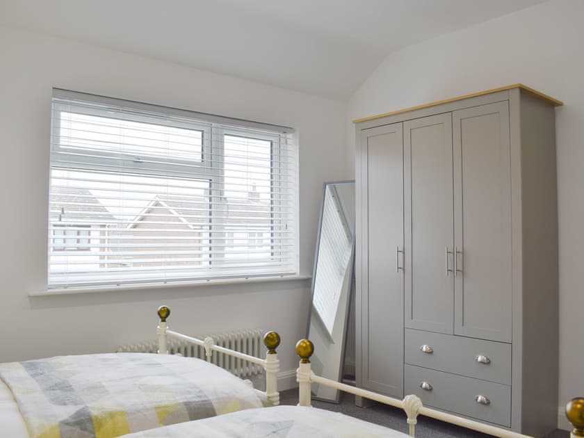 Attractive twin bedroom | Sapphire Cottage, Lowestoft