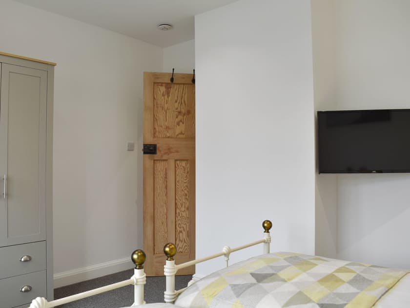Attractive twin bedroom | Sapphire Cottage, Lowestoft