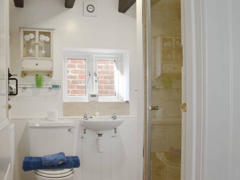 En-suite shower room | Cobblestones, Whitby